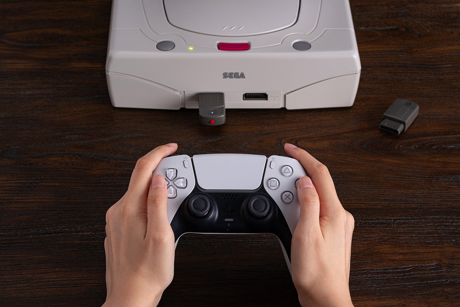 8Bitdo Adaptateur Bluetooth Sega Saturn & Windows - Accessoires - 8Bitdo - Shop Just for Games