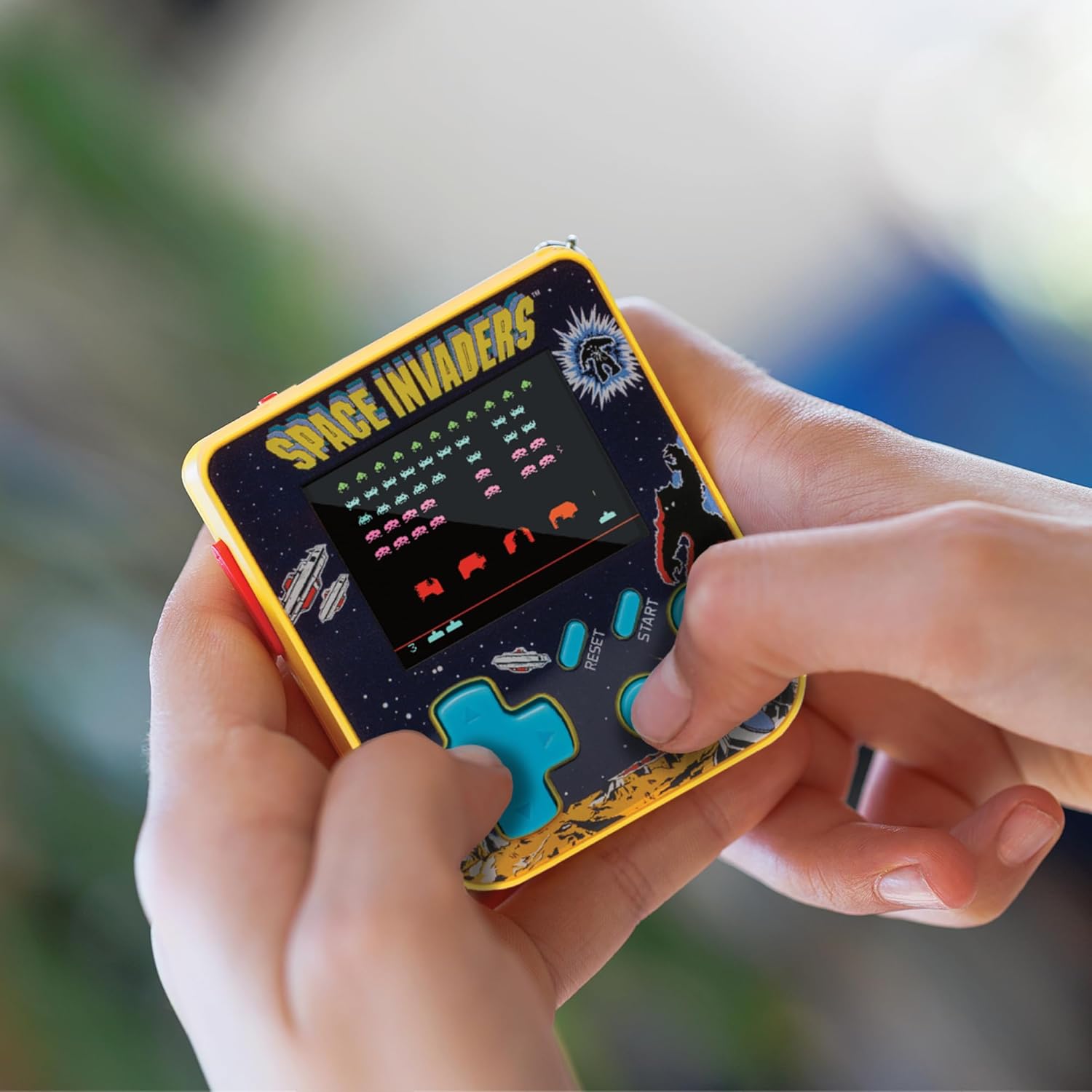 Super Micro Space Invaders Porte Clefs Gamer - Console portable - Evercade - Shop Just for Games
