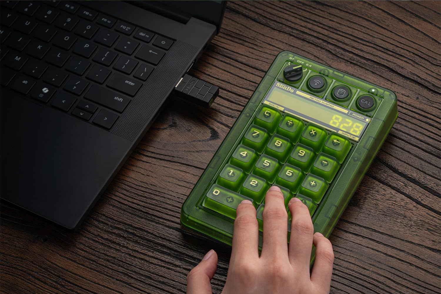8BitDo Retro 18 Mechanical Numpad Xbox Edition