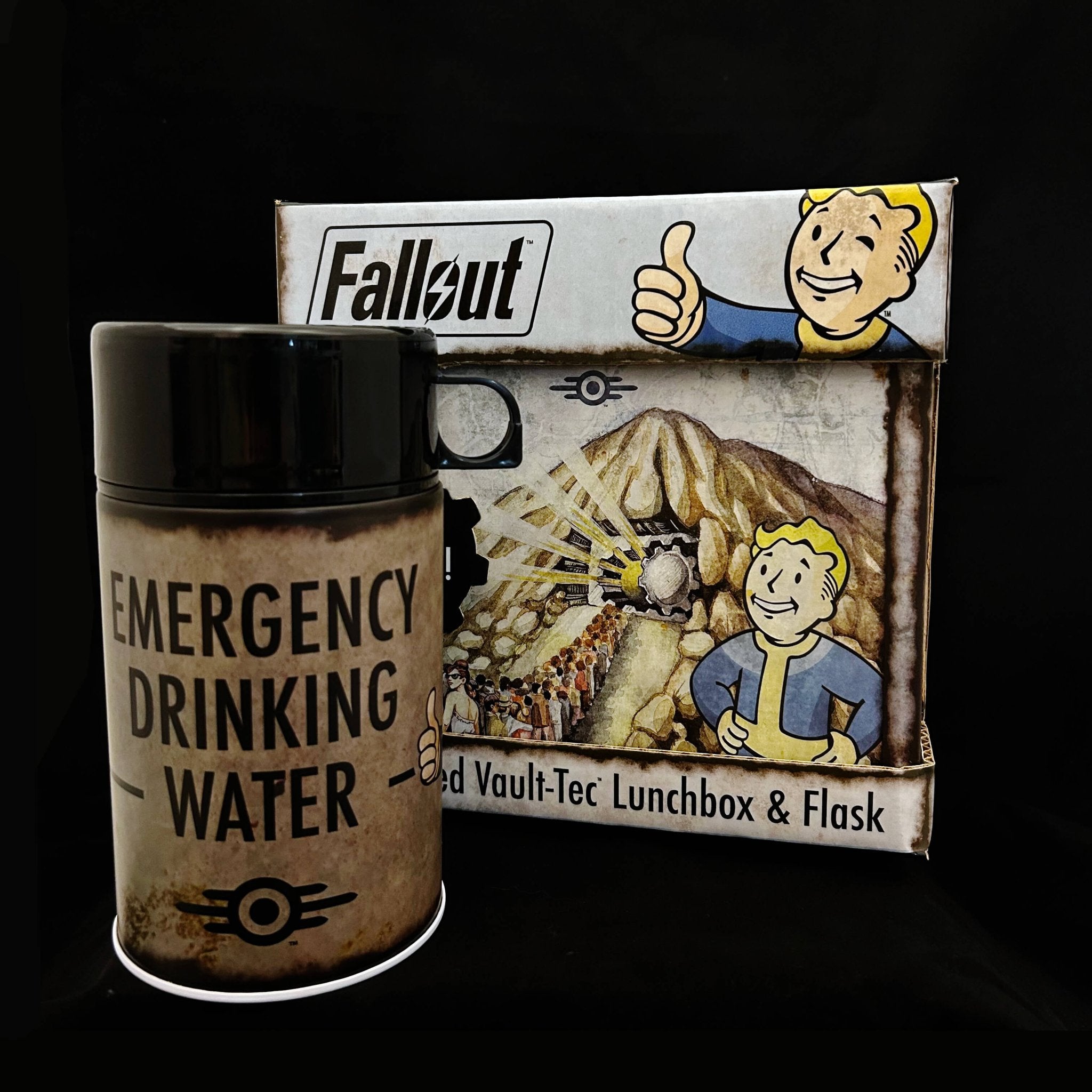 Fallout フォールアウト4 VAULT‐TEC ランチボックス Amazon | Fallout Vault-Tec 「Prepare For The Future」金属製ランチ